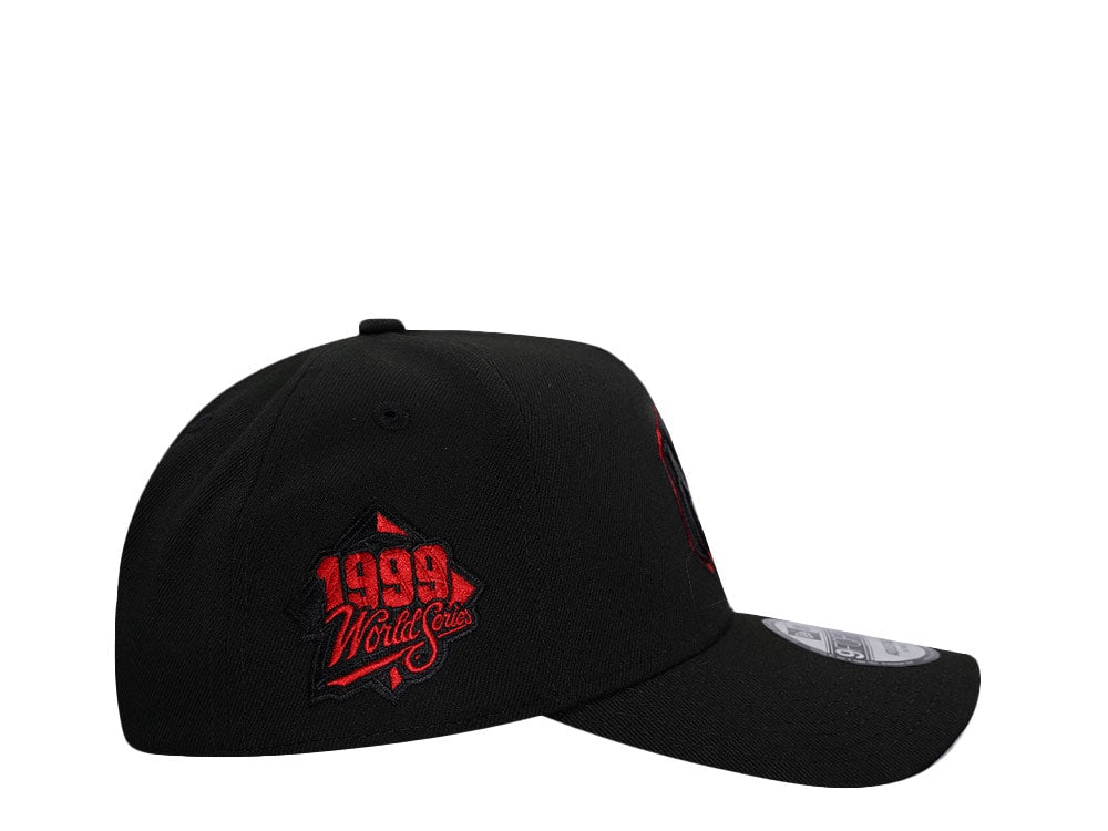 NEW ERA 9FORTY NEW YORK YANKEES WORLD SERIES 1999 BLACK AND RED