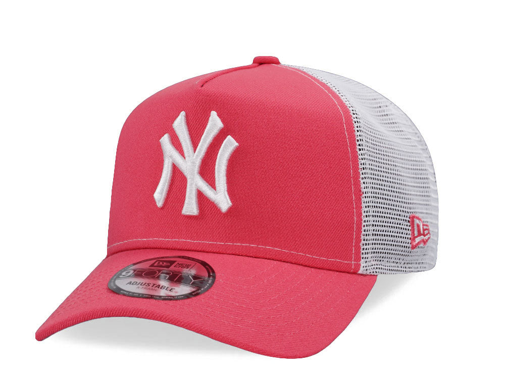 NEW ERA 9FORTY NEW YORK YANKEES CORAL TRUCKER