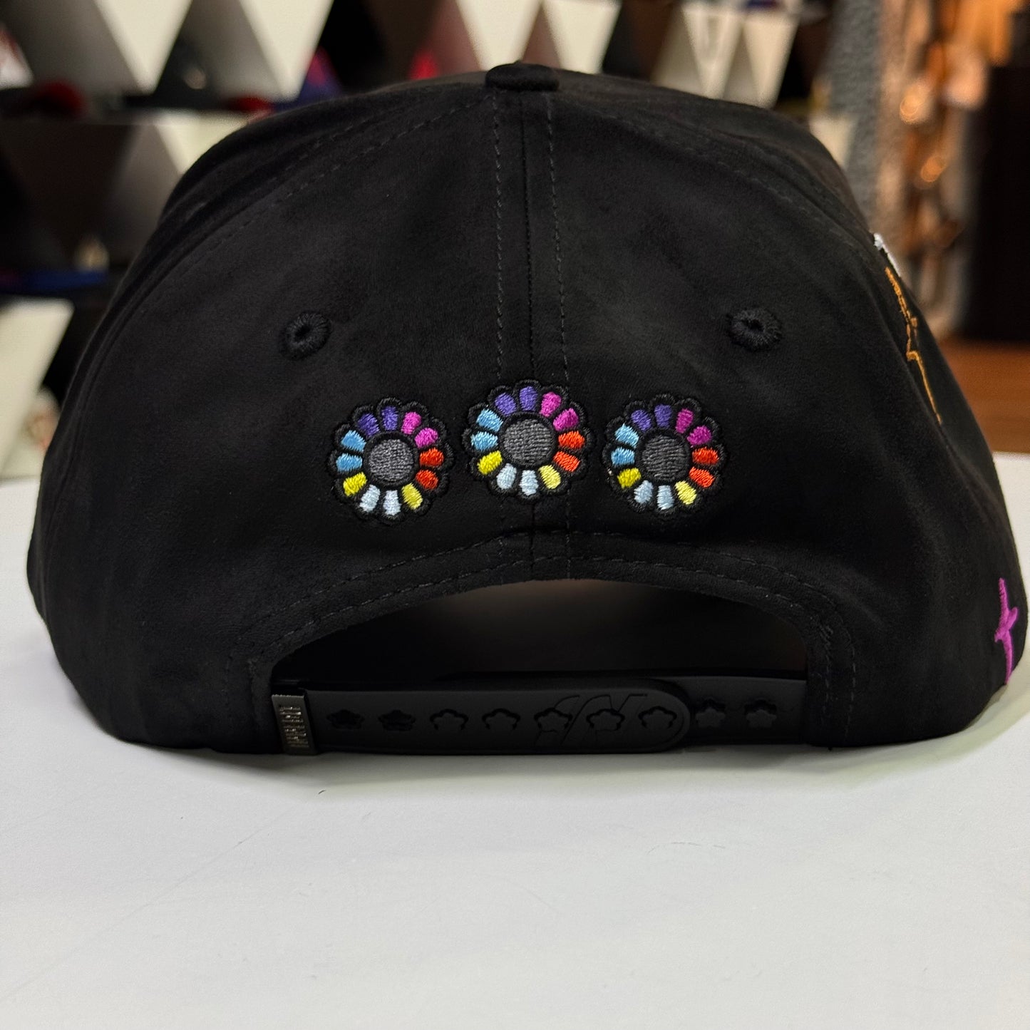 INNEDIT - "MURATRAVIS FLWER”