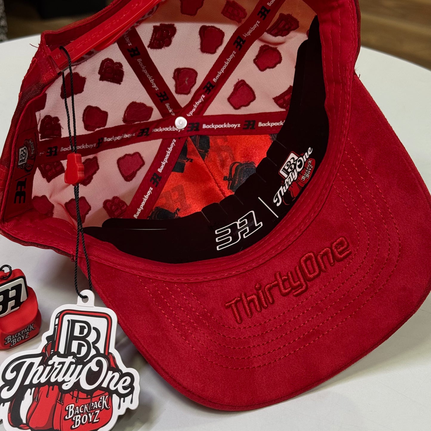 31 HATS X BACKPACKBOYZ  - "LA MOCHILA"