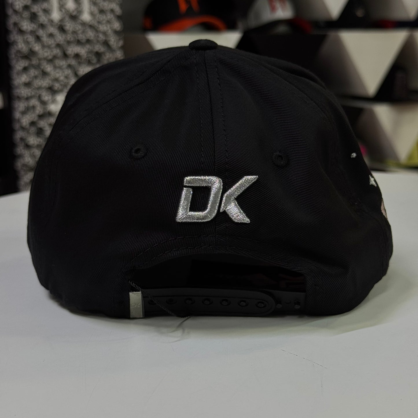 DAKAPS - "777 BLACK"