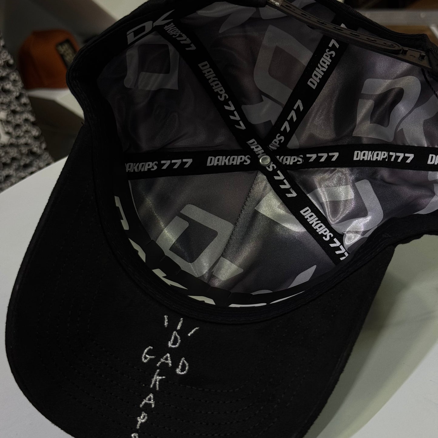 DAKAPS - "777 BLACK"